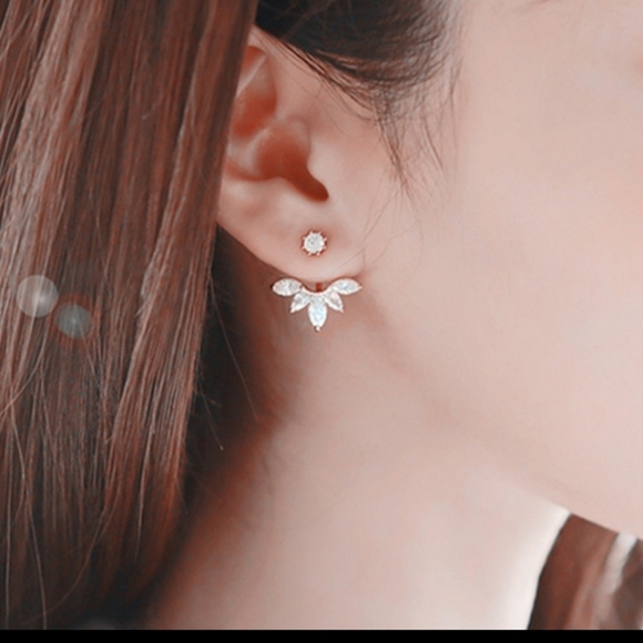 💎Dazzling Leaf Earings💎 - Picture 2 of 2